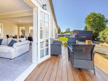 Renovated, five bedrooms in popular Ongaonga