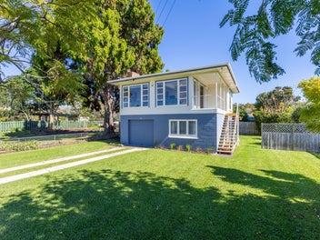 Retro Charm & Potential in Heart of Manly