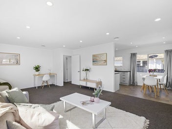 Immaculate, Sunny & Ready to Move In