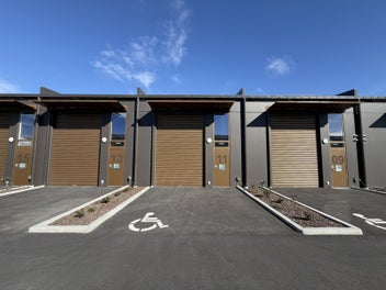 Image 1 of 7