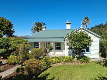 ‘FOUR OAKS’ VILLA