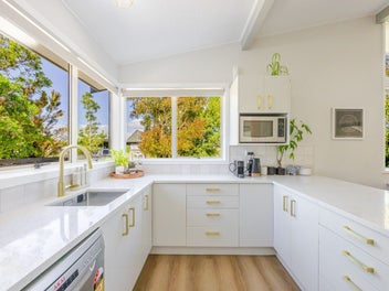 Stylish transformation for this 1970's star!