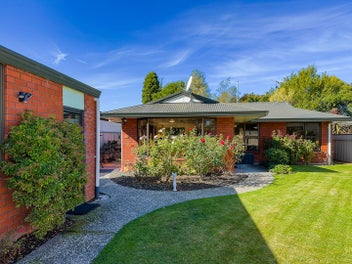 Springlands Townhouse 1990’s Brick Classic