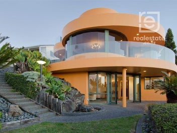 Golden Views - the Harbour and Beyond