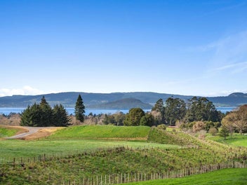 Premium Lifestyle 5 Bed Option with Lake Views