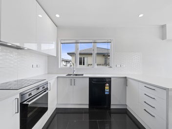 OVERSEAS VENDOR + VACANT = DEAL OF THE YEAR!