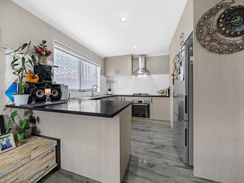 Owners Upgrading – Prime Road Frontage Opportunity