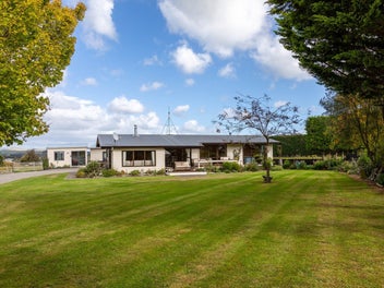 Private lifestyle, close to town