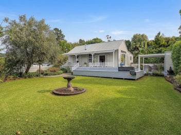 Fantail Cottage – Sleepout, Garage & Workspace