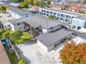 Great Investment Returns- 10 Flats on 1 Title WOW!