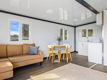 Brand new 2 bedroom tiny home on Spacious section