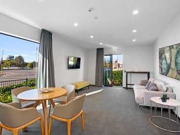 Spacious 3bdrm Apartment handy to the Stadium