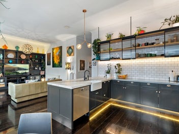 A W A R D - W I N N E R