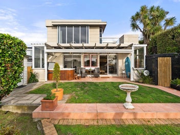 SEAVIEW SANCTUARY – SPACE, SUN & STUNNING INLET