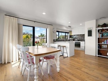 Refurbished, Private & Walk to Schools – Move In