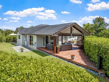 27 Acres, 5 Bedrooms & Future Potential