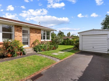 Sunny Private Oasis - Mt Albert's Best!