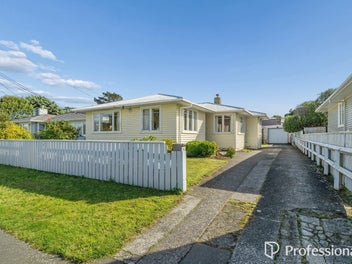 Solid 1960s Home on a 511m² Flat Section