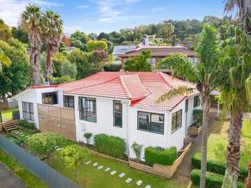 657m² Freehold, Harbour Views & Real Potential