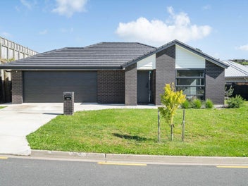 Bags Packed: Relocating Owners Say Sell!