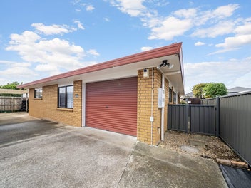 Solid Brick & Tile Gem- Vendors South Bound!