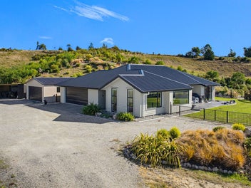 Country Calm with Bay Views Beyond