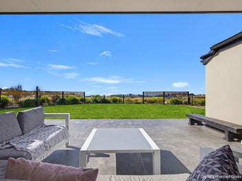 Country Calm with Bay Views Beyond