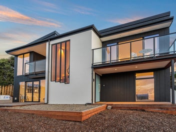 Style, Sophistication & Sea Views on Soleares
