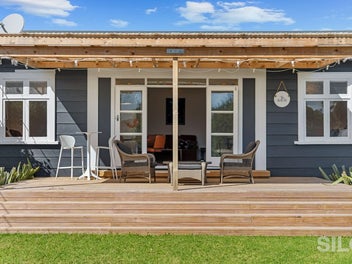 Mangawhai Escape, Modern Coastal Bach