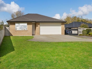 Modern, Low-Maintenance & Move-In Ready!