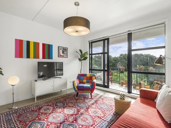 North facing & Natural light