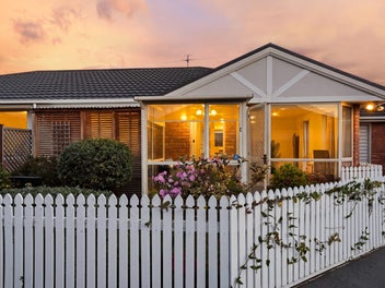 Over 60's - Very Convenient Location