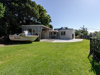 Charming Coastal Living in Raumati South