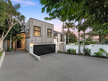 Contemporary cool in double Grammar zone