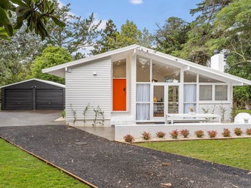 4 bedroom 2 bathroom on 1749m2 freehold land