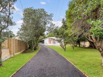 Restored family home on 1,749m2 of freehold land
