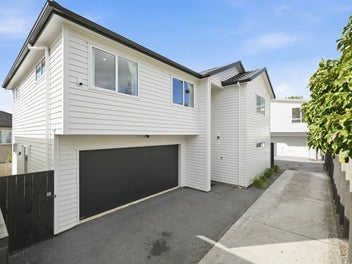 Opposite Howick Domain – Prime Location, Doubl...
