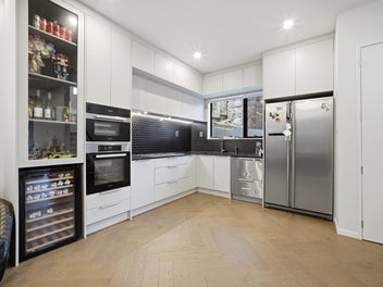 Parkside Living & Triple Parking in Epsom