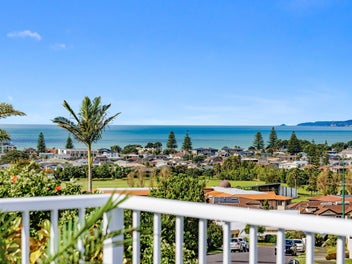 Coastal vibe with expansive views