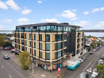 Stylish Herne Bay living in near-new condition