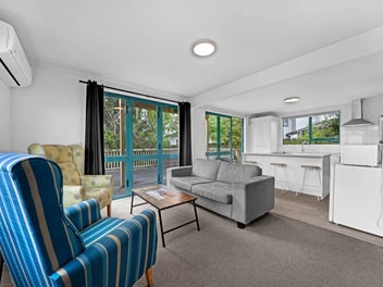 Spacious Family Living on Freehold 550m²+ Land