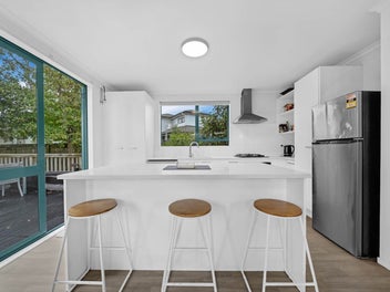 Spacious Family Living on Freehold 550m²+ Land