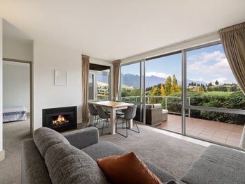 Relax by the lake, walk to town