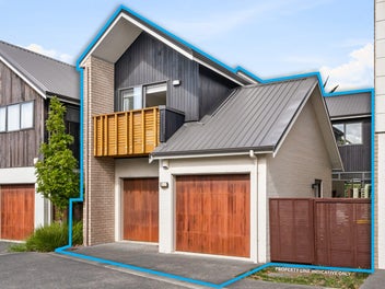 Double garage + extra car park on Buckley!