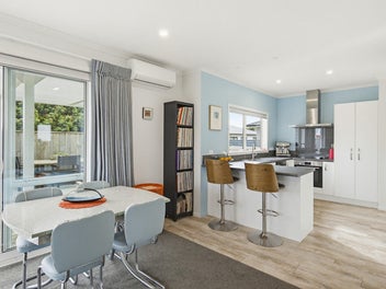 Sun, space, simplicity