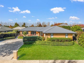 Lovely Sunny, Four Bed Family Home, on Mistral