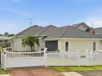 Cherished cul-de-sac charmer