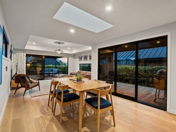 Vendors have purchased - this must be sold!