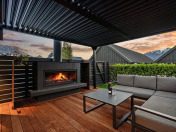 Vendors have purchased - this must be sold!