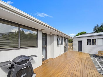 Modernised Massey Gem – Vendors Moving South!